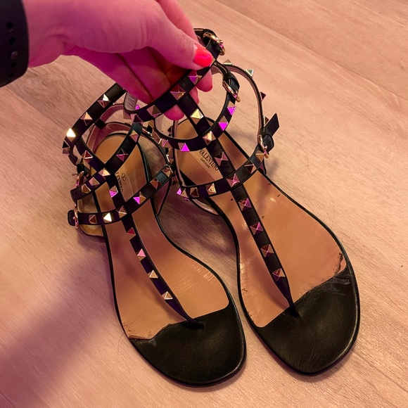 Valentino Black Leather Rockstud T-Strap Sandals with Gold Studs - Picture 2 of 8